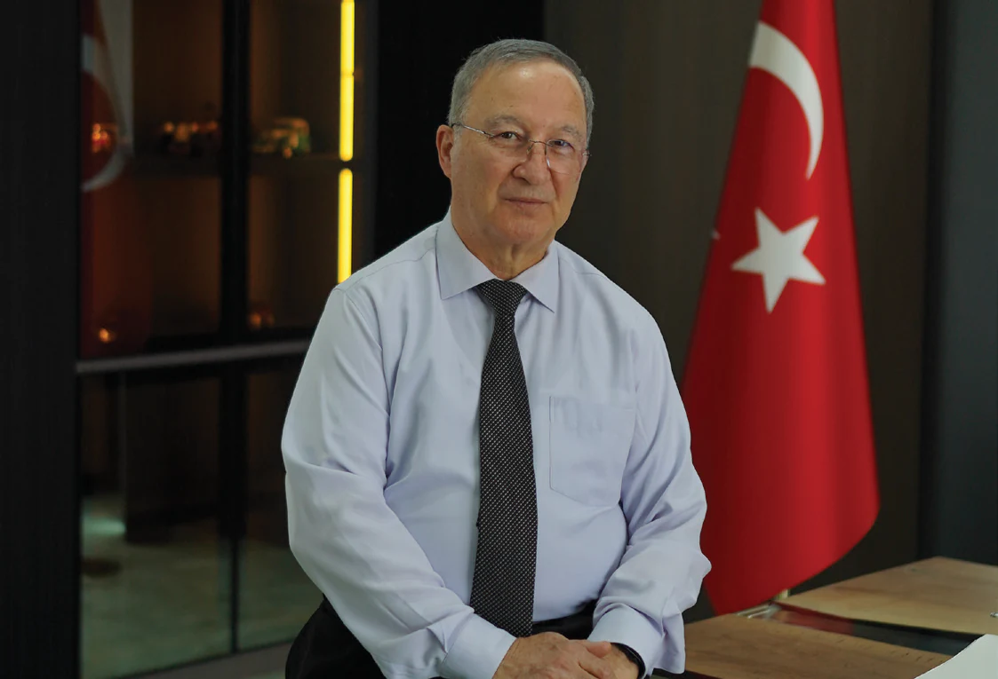 Prof. Dr. Nevzat Artık ofisinde